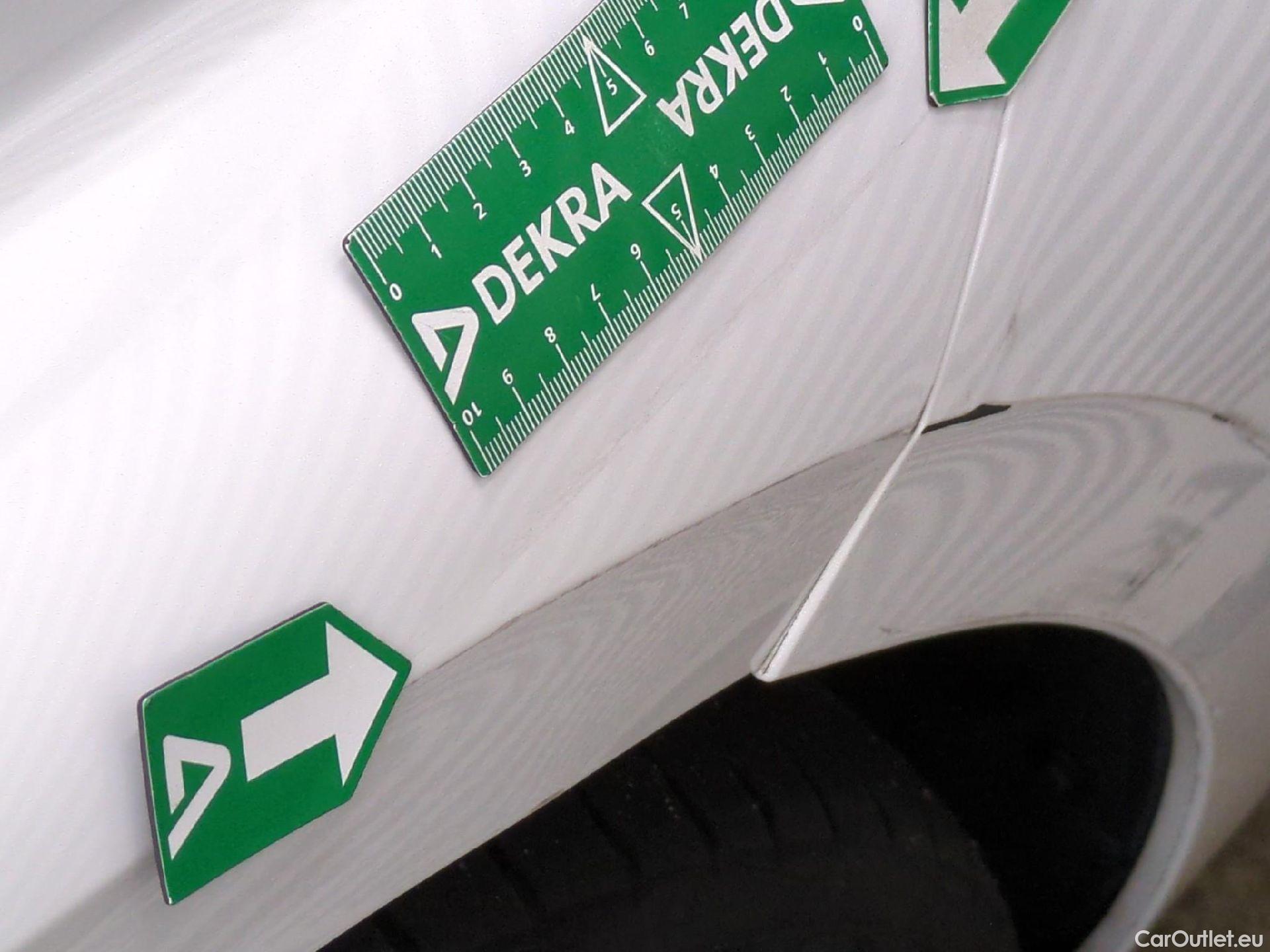  Peugeot  308 PEUGEOT  SW / 2021 / 5P / Break PureTech 130 S&S EAT 8 ALLURE #31