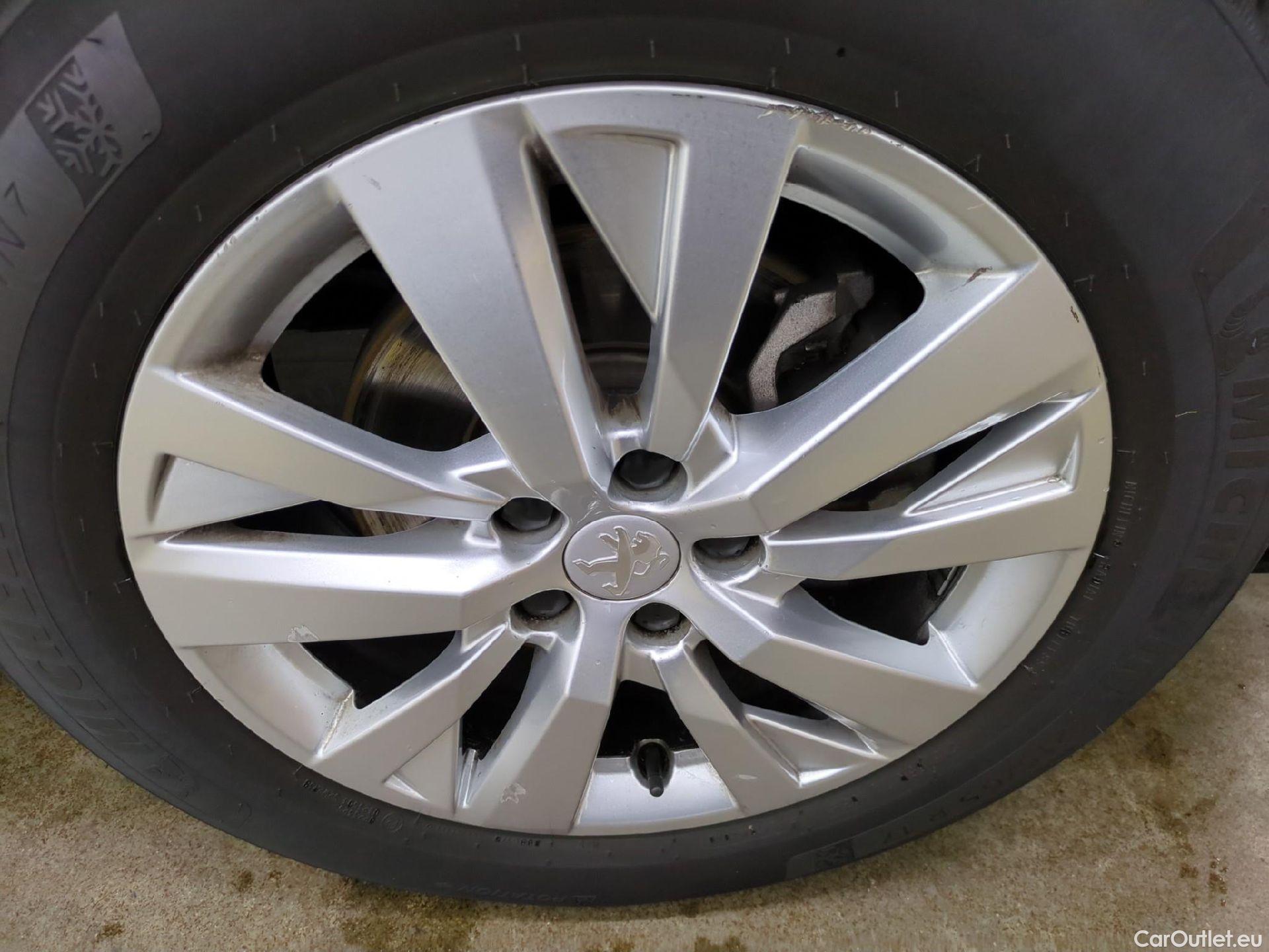  Peugeot  3008  Active Pack 1.2 PureTech 130CV BVA8 E6d #5