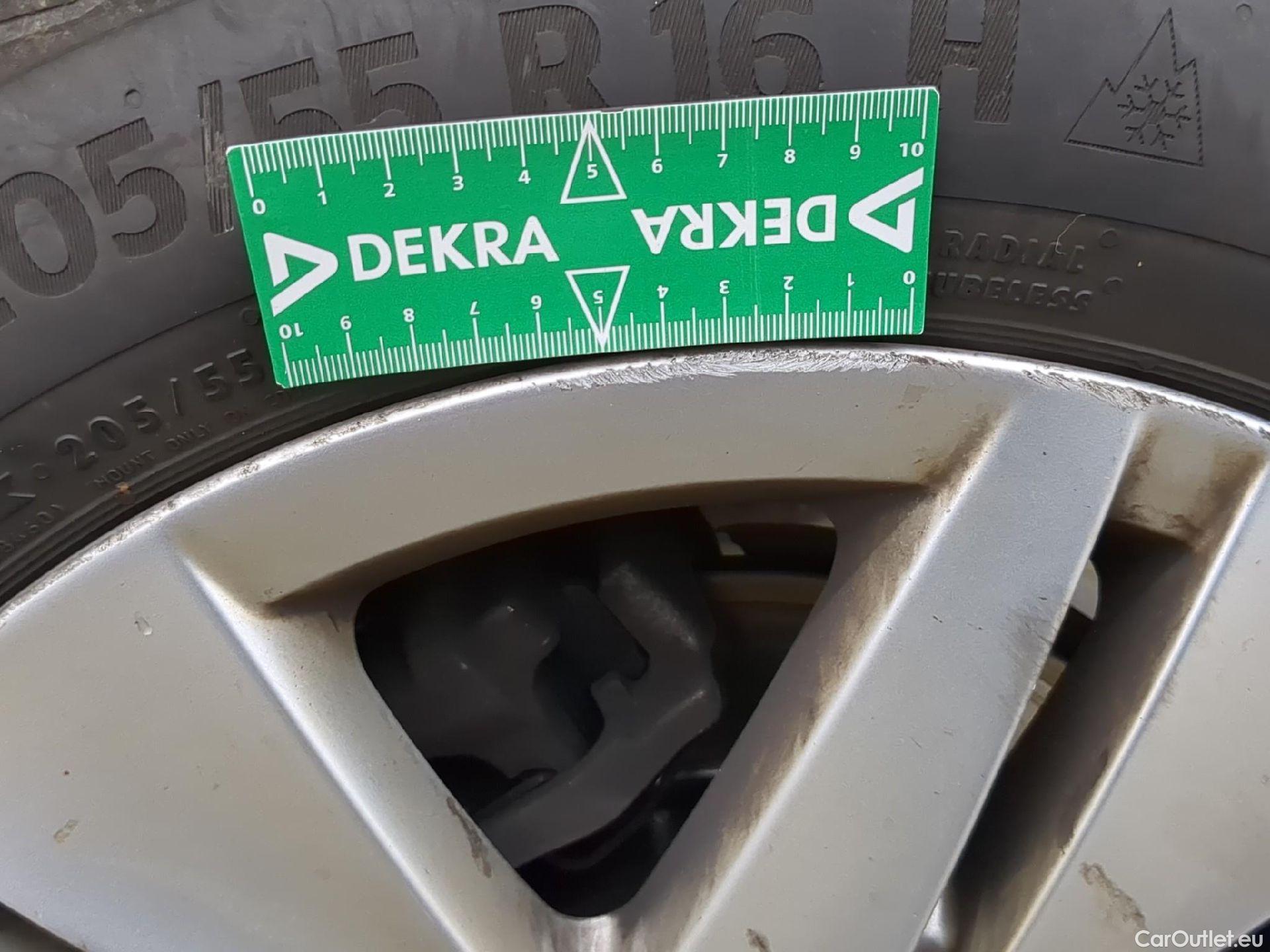  Volkswagen  Golf  VOLKSWAGEN / 2020 / 5P / Berline 2.0 TDI SCR 115 DSG7 Life Busi #8