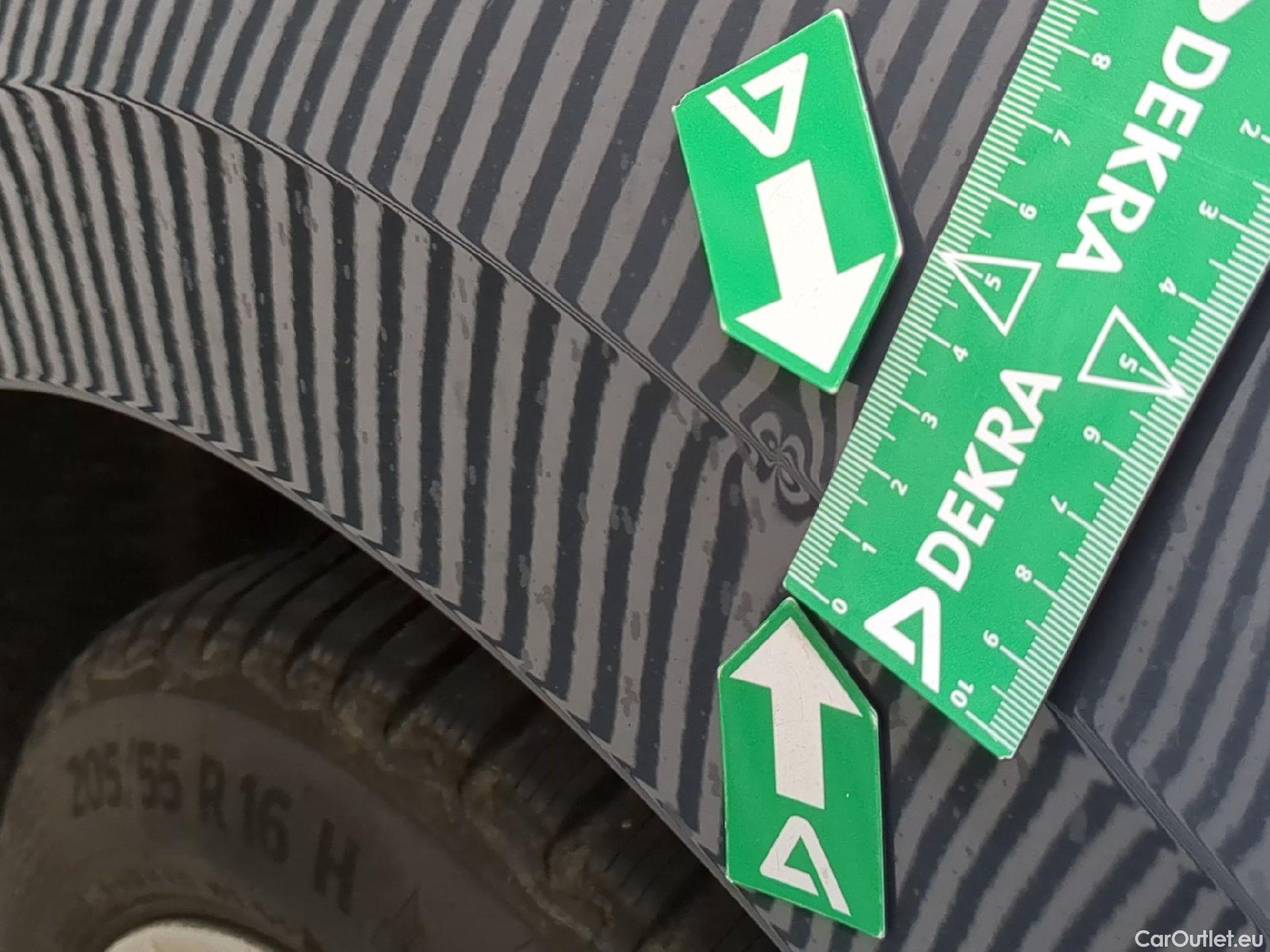  Volkswagen  Golf  VOLKSWAGEN / 2020 / 5P / Berline 2.0 TDI SCR 115 DSG7 Life Busi #22