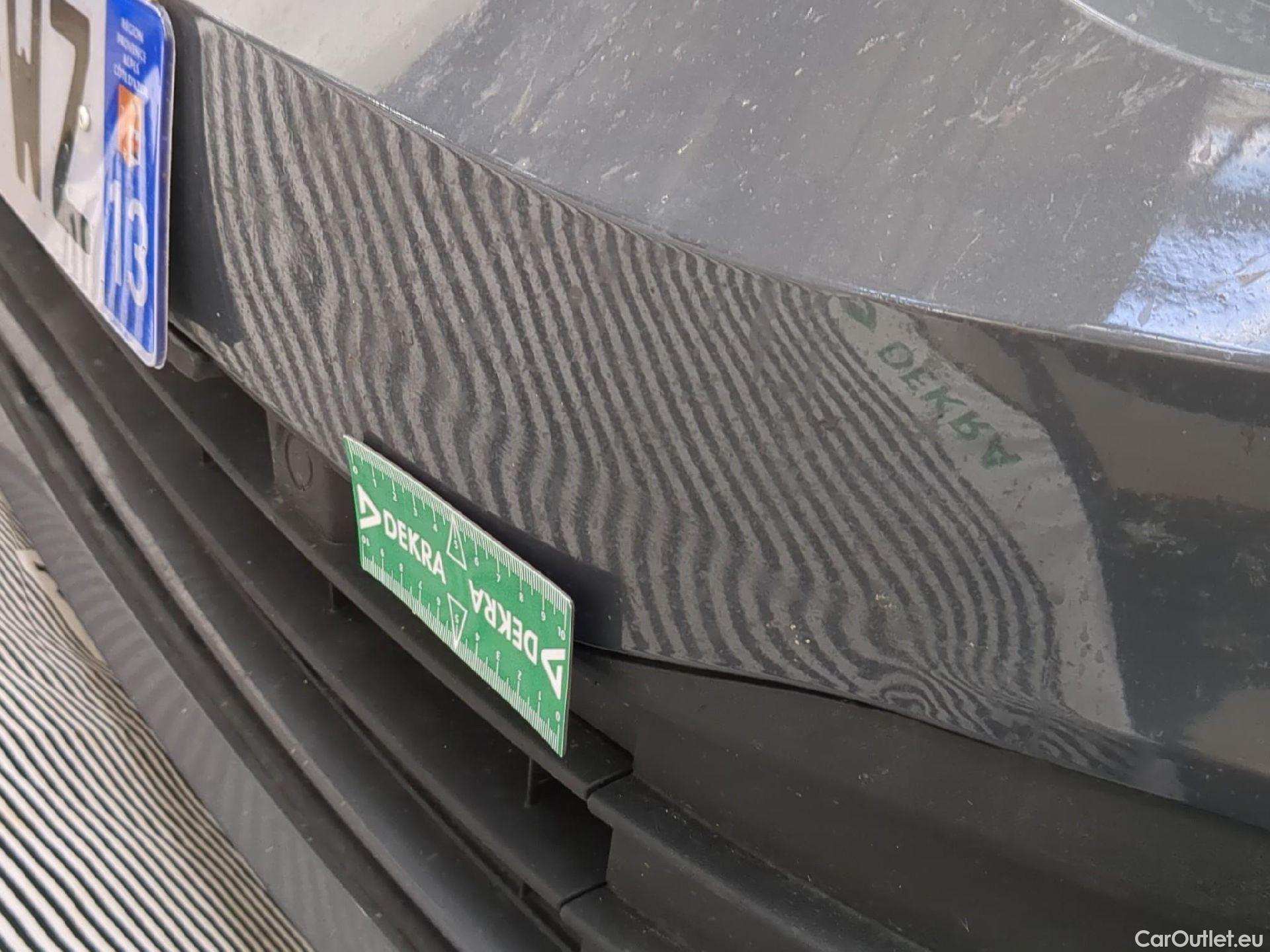  Volkswagen  Golf  VOLKSWAGEN / 2020 / 5P / Berline 2.0 TDI SCR 115 DSG7 Life Busi #17