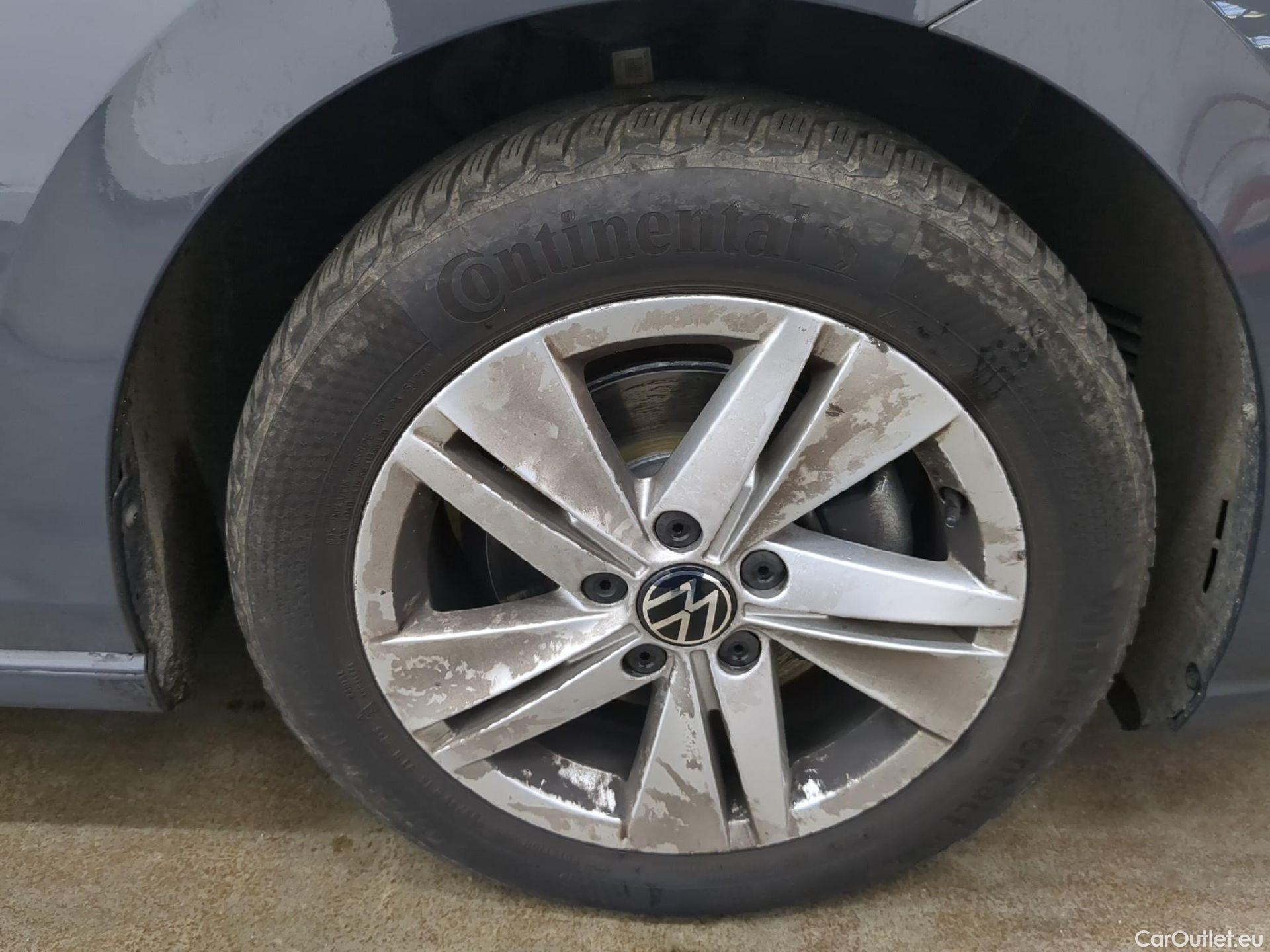  Volkswagen  Golf  VOLKSWAGEN / 2020 / 5P / Berline 2.0 TDI SCR 115 DSG7 Life Busi #1