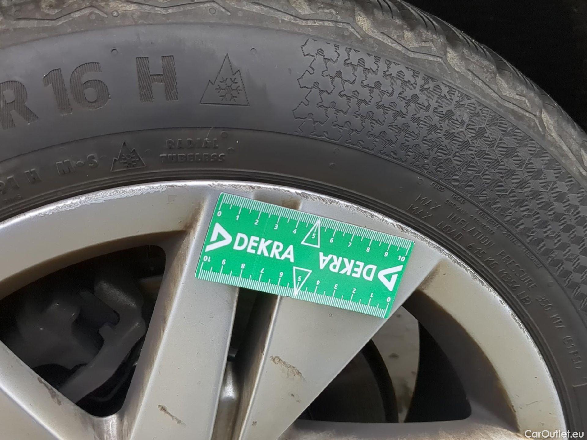  Volkswagen  Golf  VOLKSWAGEN / 2020 / 5P / Berline 2.0 TDI SCR 115 DSG7 Life Busi #6