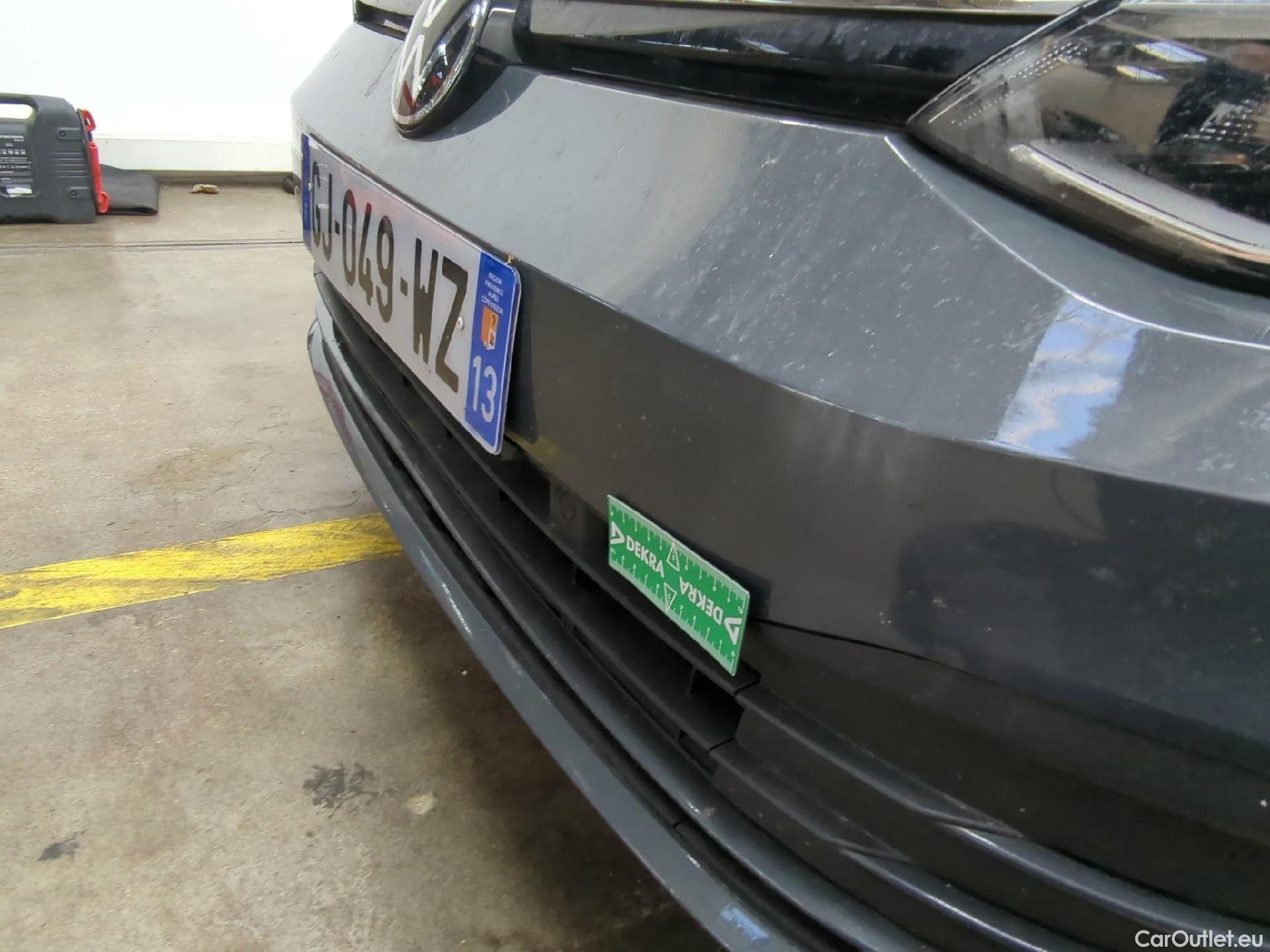  Volkswagen  Golf  VOLKSWAGEN / 2020 / 5P / Berline 2.0 TDI SCR 115 DSG7 Life Busi #19