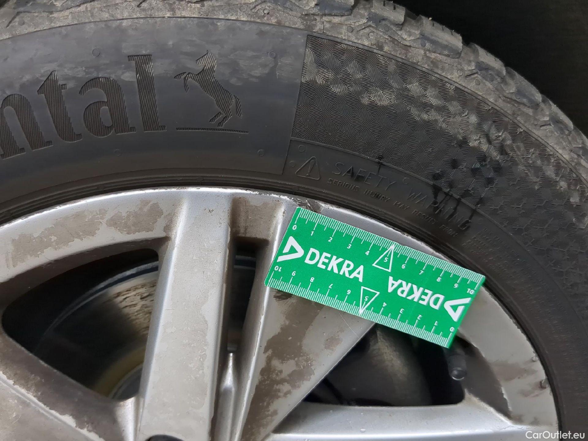  Volkswagen  Golf  VOLKSWAGEN / 2020 / 5P / Berline 2.0 TDI SCR 115 DSG7 Life Busi #4