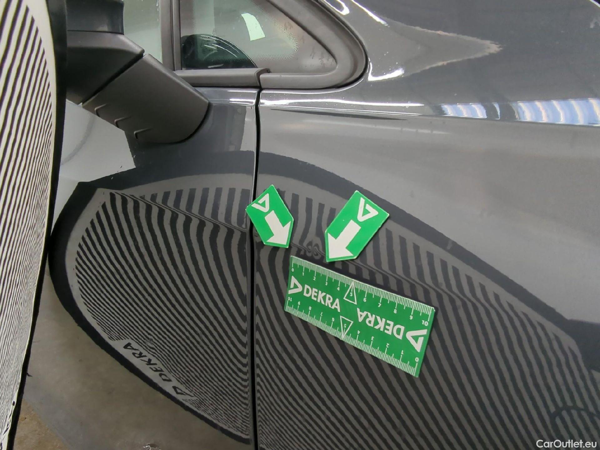  Volkswagen  Golf  VOLKSWAGEN / 2020 / 5P / Berline 2.0 TDI SCR 115 DSG7 Life Busi #16