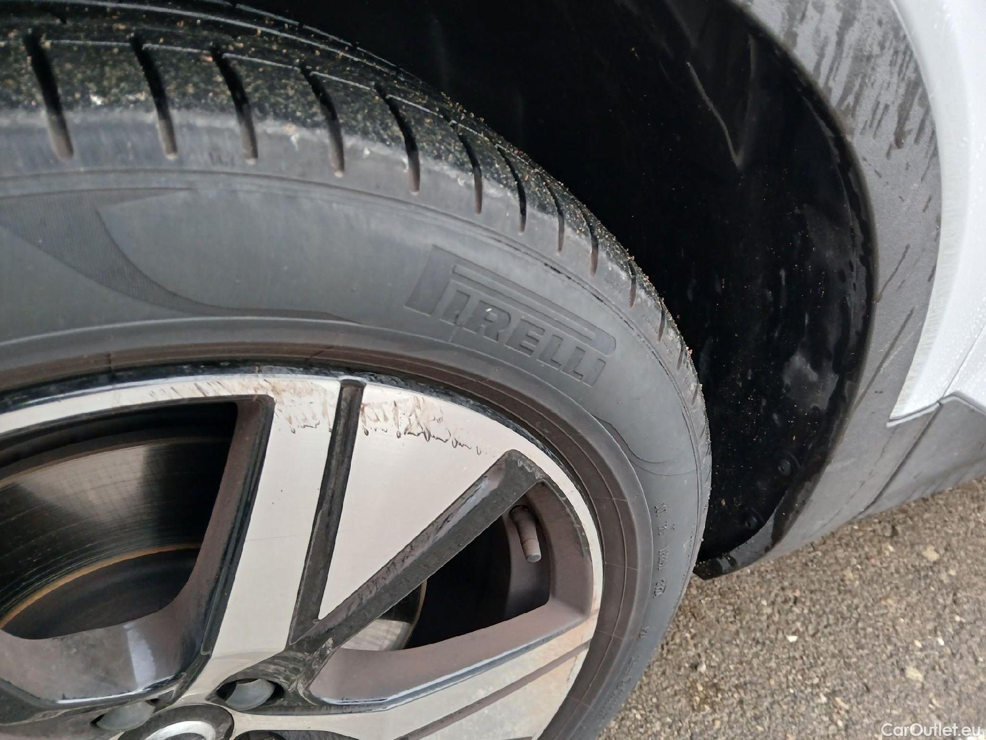  Volvo  XC 40 VOLVO XC40 / 2017 / 5P / todoterreno 1.5 T5 Twin Recharge R-Design Auto #13