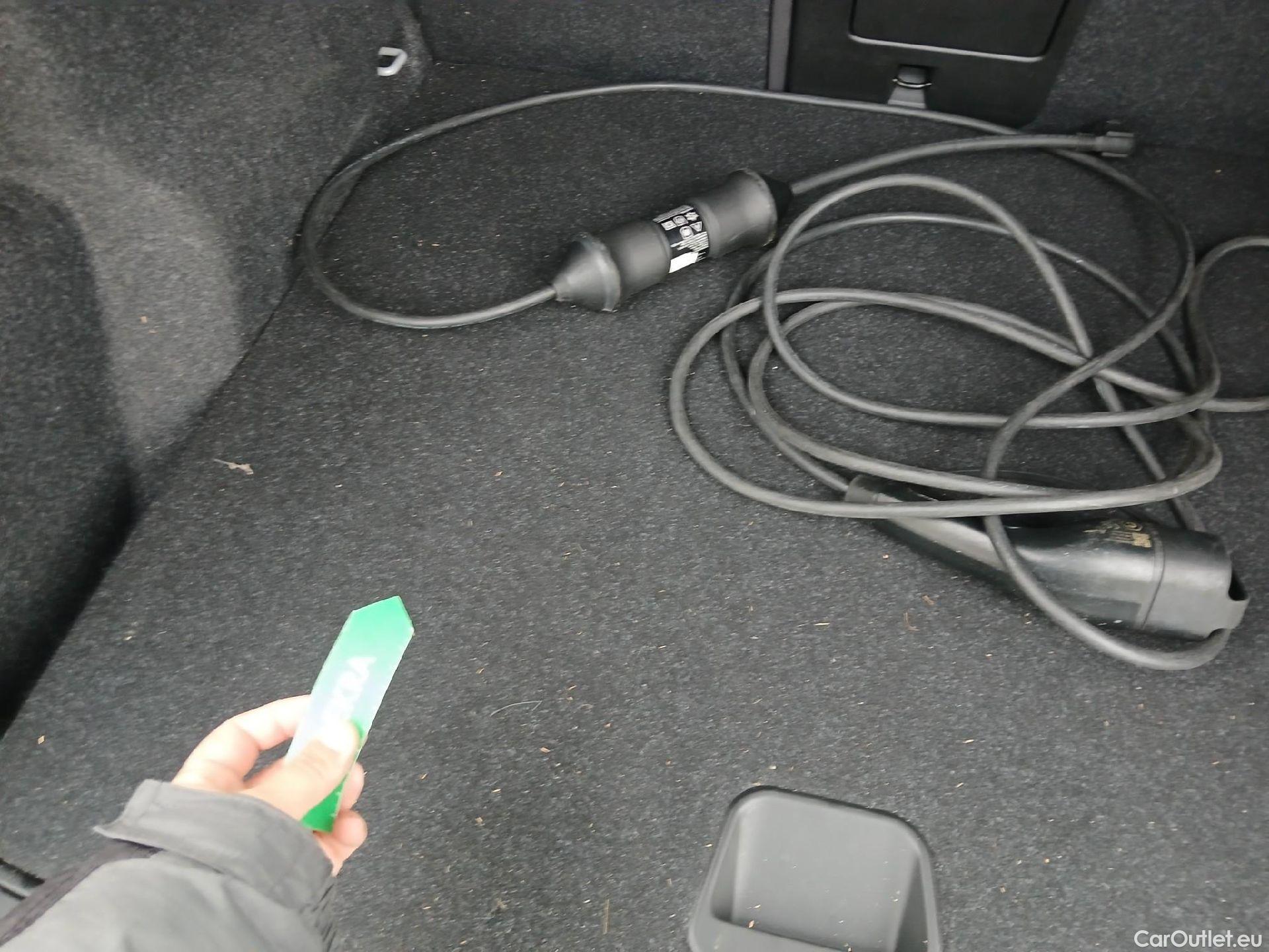  Volvo  XC 40 VOLVO XC40 / 2017 / 5P / todoterreno 1.5 T5 Twin Recharge R-Design Auto #4