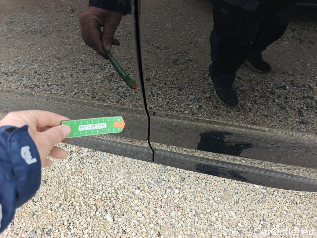  Volvo  XC60 VOLVO  / 2017 / 5P / todoterreno 2.0 B4 D AWD Momentum Pro Auto #30