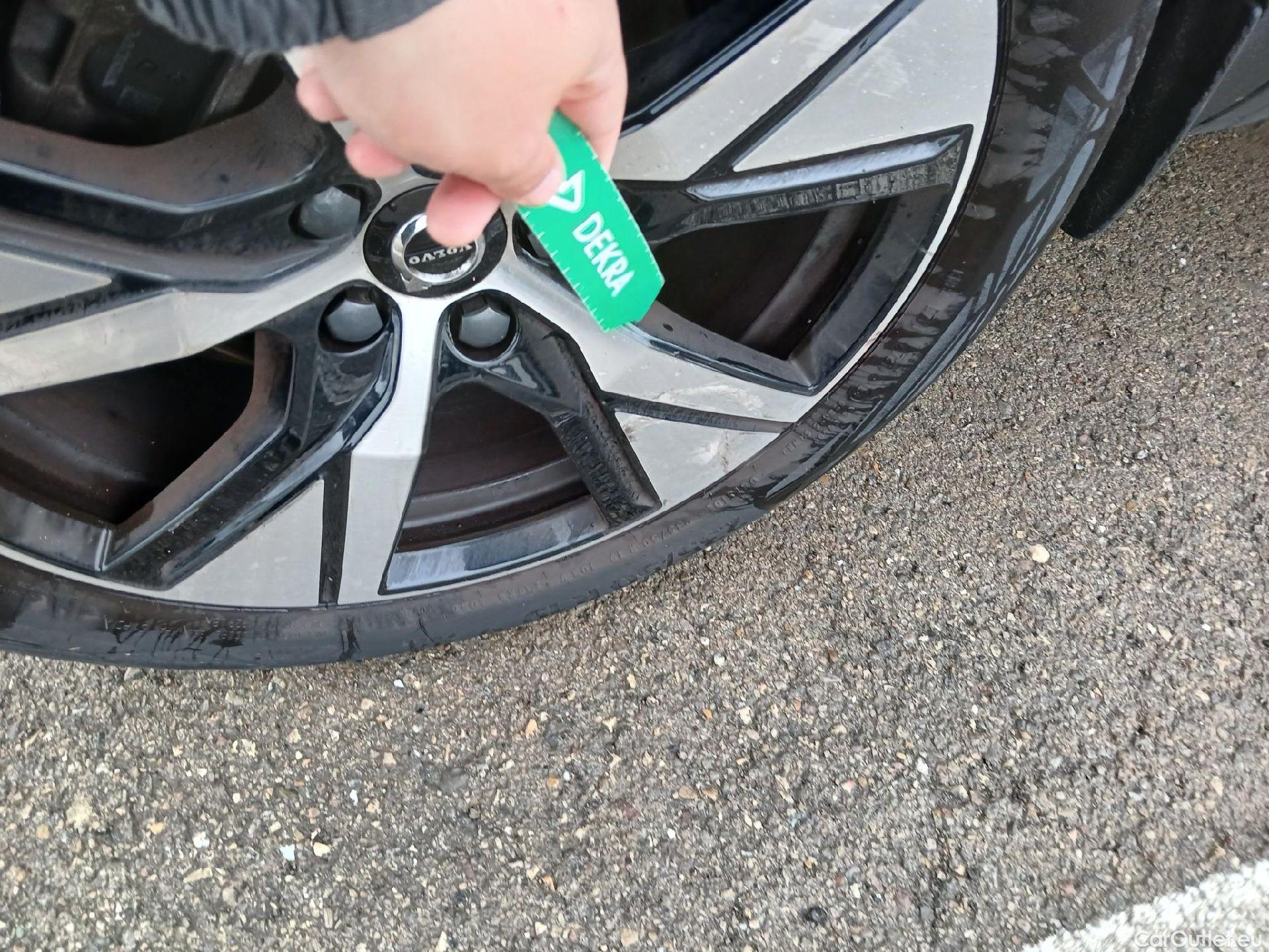  Volvo  XC 40 VOLVO XC40 / 2017 / 5P / todoterreno 1.5 T5 Twin Recharge R-Design Auto #32