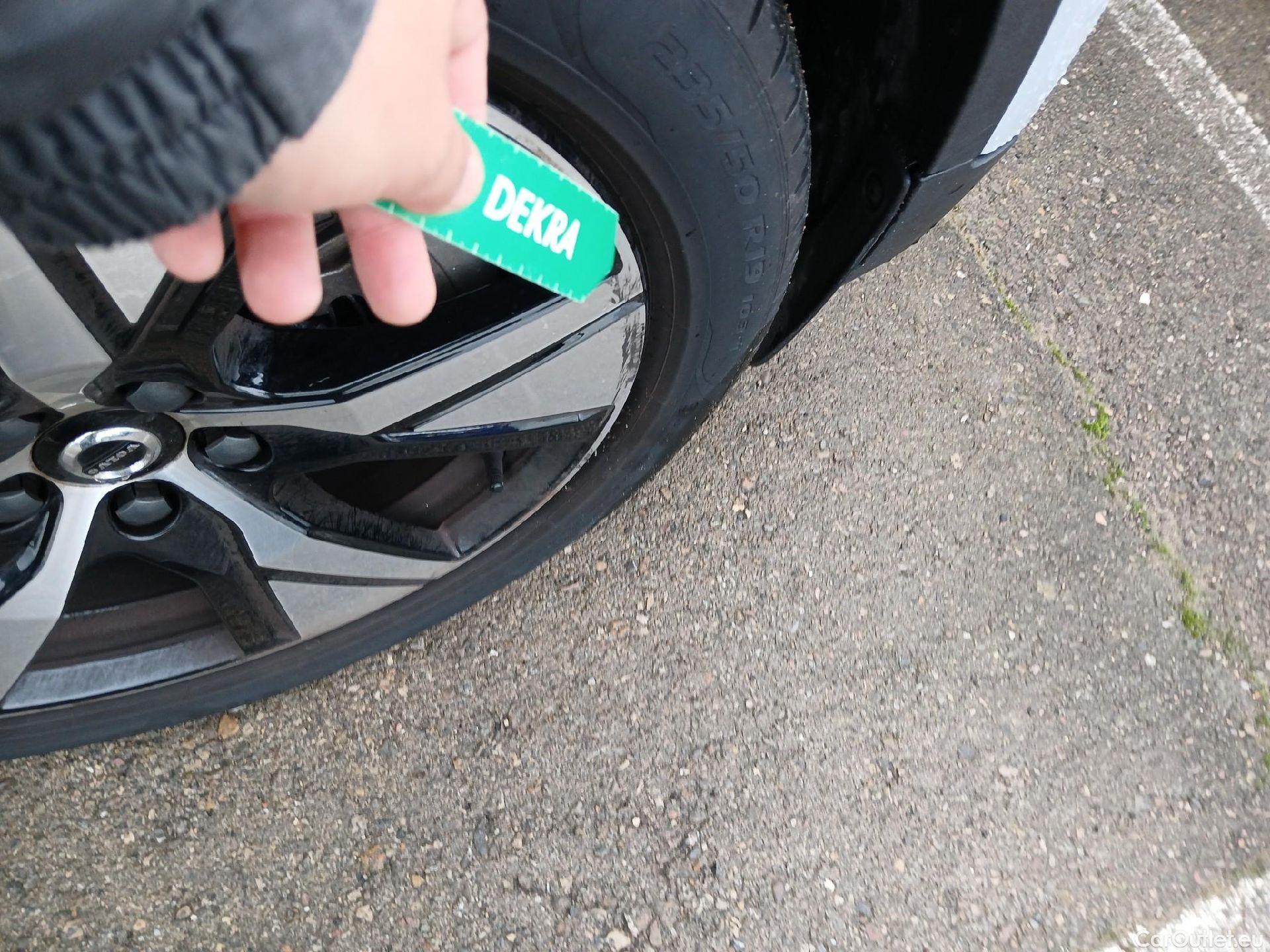  Volvo  XC 40 VOLVO XC40 / 2017 / 5P / todoterreno 1.5 T5 Twin Recharge R-Design Auto #36