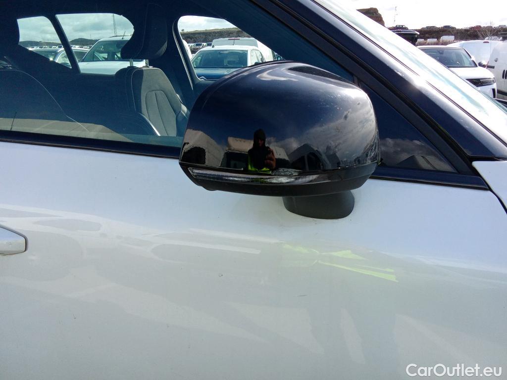  Volvo  XC 40 VOLVO XC40 / 2017 / 5P / todoterreno 1.5 T4 Twin Recharge R-Design Auto #29