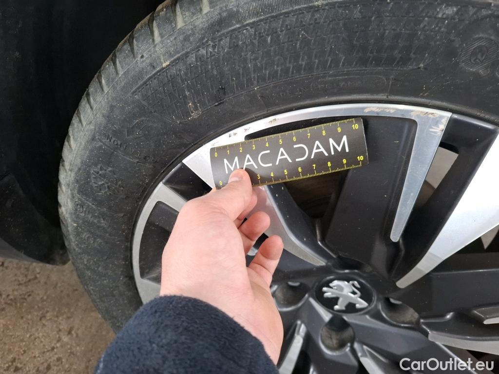  Peugeot  2008  Allure 1.2 PureTech 110CV BVA6 E6 #18