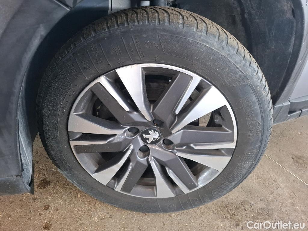  Peugeot  2008  Allure 1.2 PureTech 110CV BVA6 E6 #43