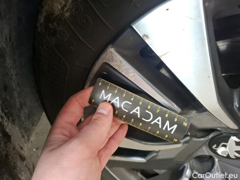  Peugeot  2008  Allure 1.2 PureTech 110CV BVA6 E6 #22