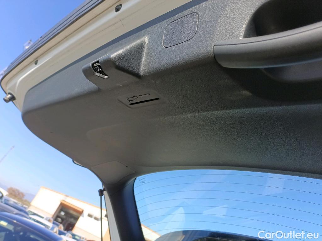  KIA  Sportage KIA  / 2022 / 5P / todoterreno 1.6 T-GDi 112kW (150CV) Concept 4X2 #9