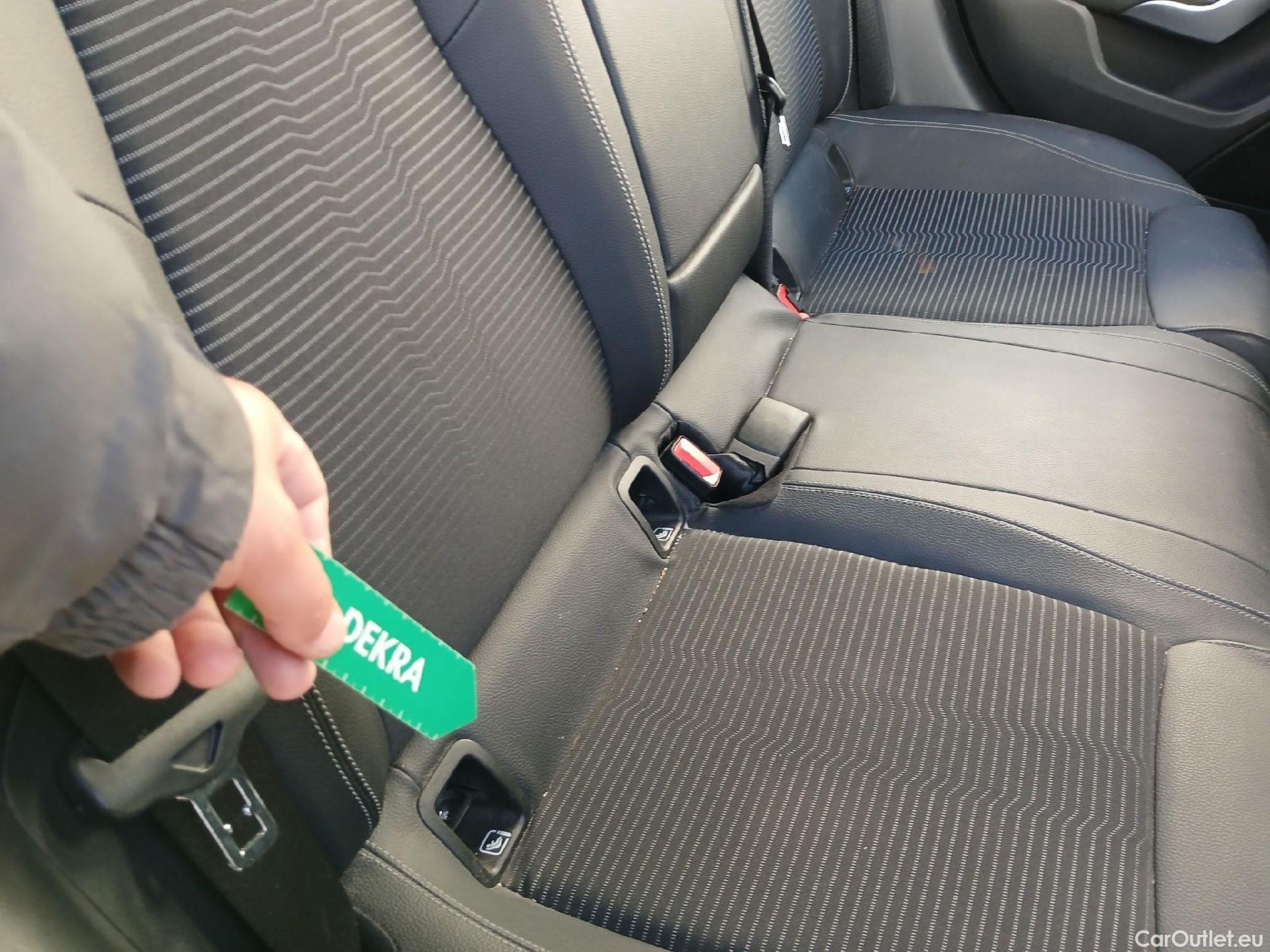  Mercedes  A-Klasse MERCEDES-BENZ Clase A / 2018 / 4P / sedán Sedán A 200 #3