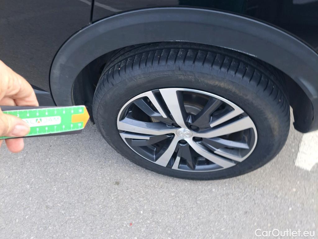  Peugeot  3008 PEUGEOT  / 2020 / 5P / todoterreno 1.2 PureTech 96KW S&S Allure Pack EAT8 #40