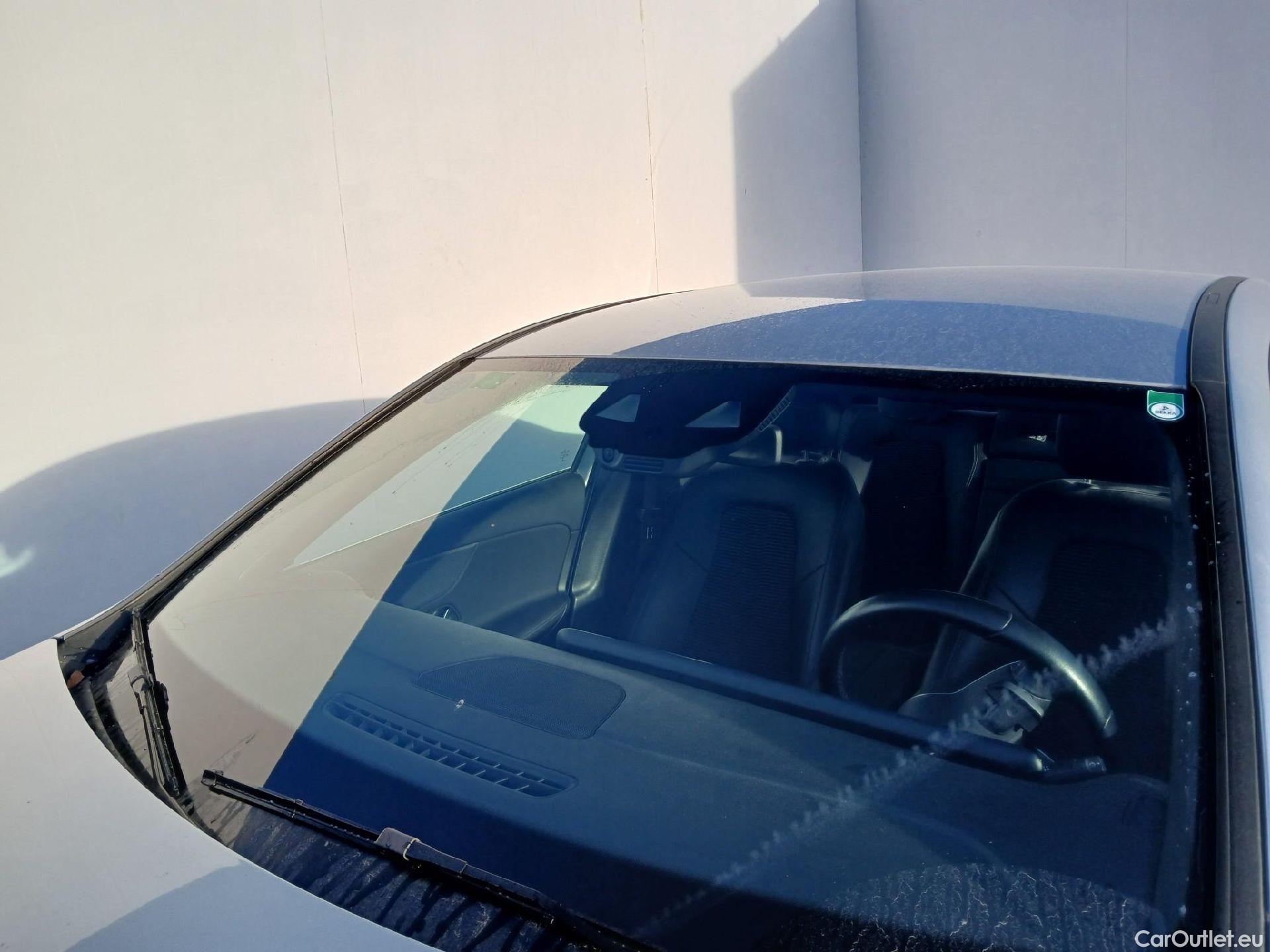  Mercedes  A-Klasse MERCEDES-BENZ Clase A / 2018 / 4P / sedán Sedán A 200 #4