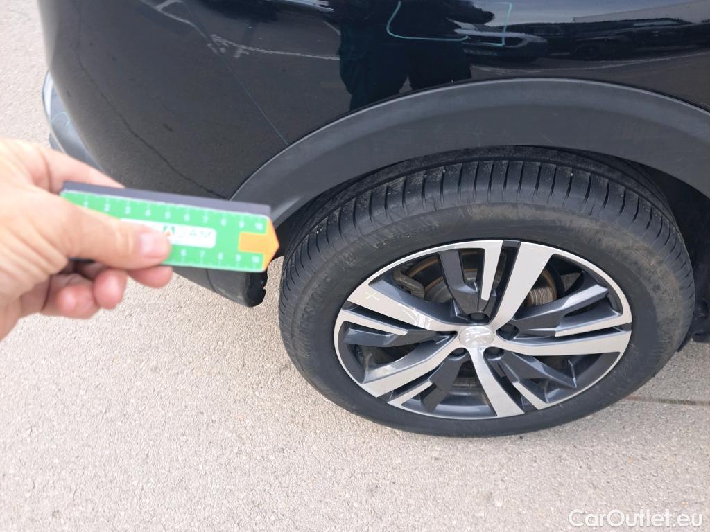  Peugeot  3008 PEUGEOT  / 2020 / 5P / todoterreno 1.2 PureTech 96KW S&S Allure Pack EAT8 #1