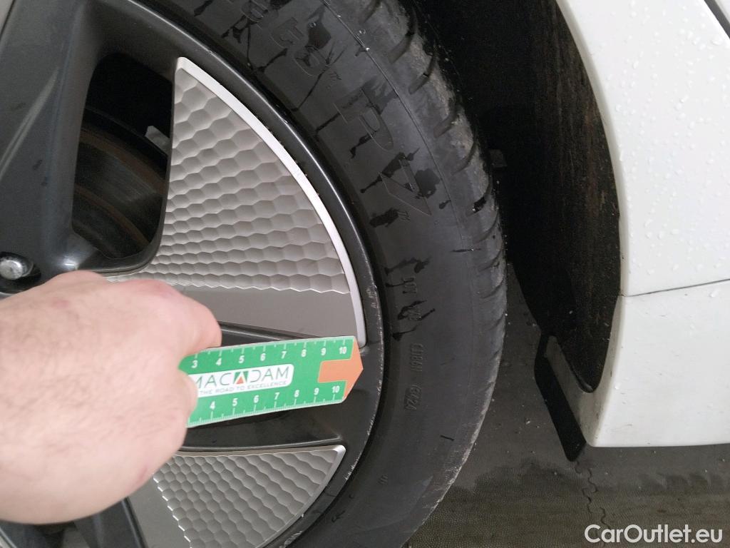  Hyundai   Ioniq HYUNDAI / 2019 / 5P / berlina con portón 1.6 GDI HEV Tecno DCT #6