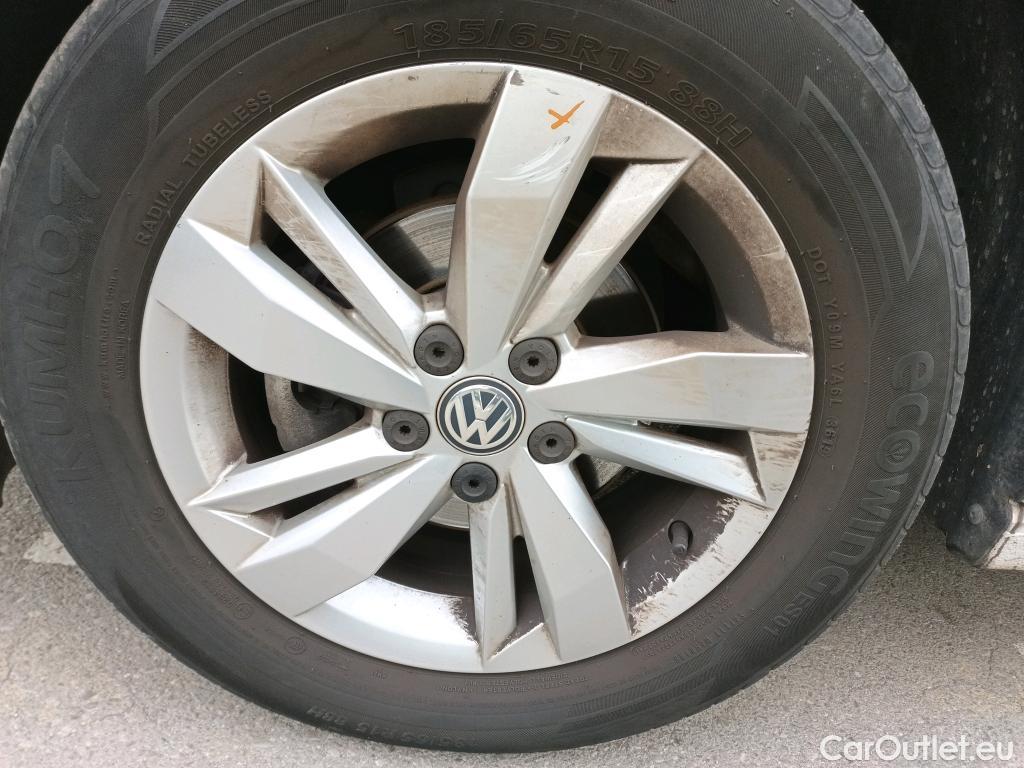  Volkswagen  Polo VOLKSWAGEN  / 2017 / 5P / berlina con portón Advanced 1.0 TSI 70kW (95CV) (CX) #8