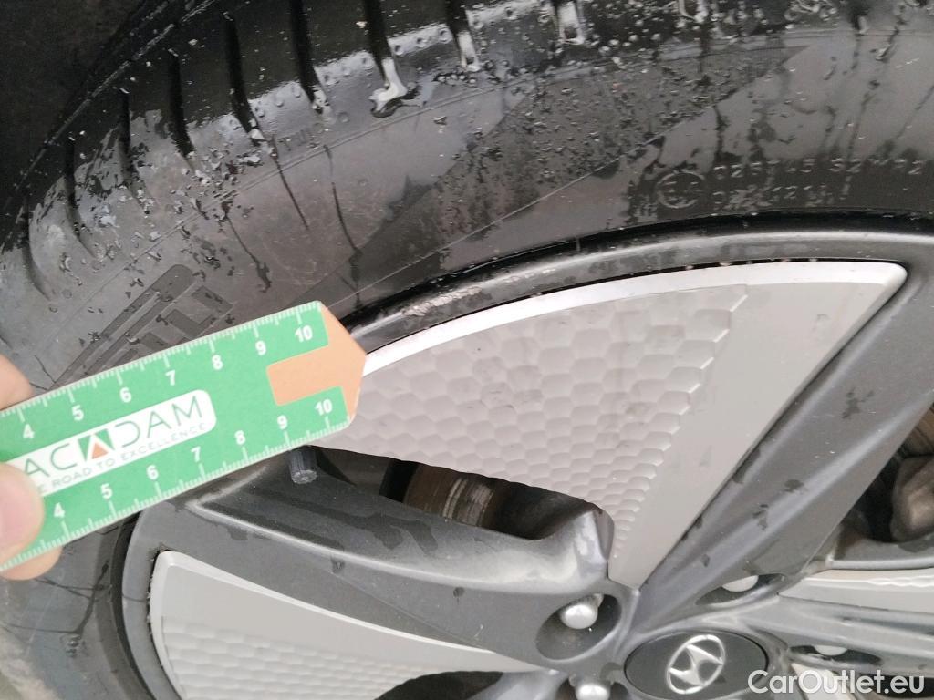  Hyundai   Ioniq HYUNDAI / 2019 / 5P / berlina con portón 1.6 GDI HEV Tecno DCT #2