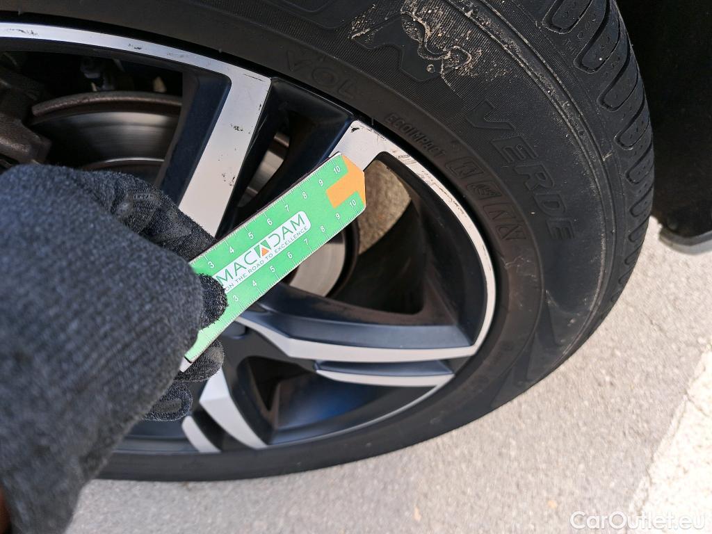  Volvo  XC60 VOLVO  / 2017 / 5P / todoterreno 2.0 D4 AWD R-Design B Auto #52