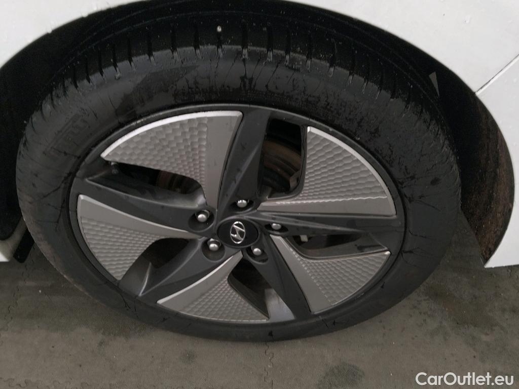  Hyundai   Ioniq HYUNDAI / 2019 / 5P / berlina con portón 1.6 GDI HEV Tecno DCT #1