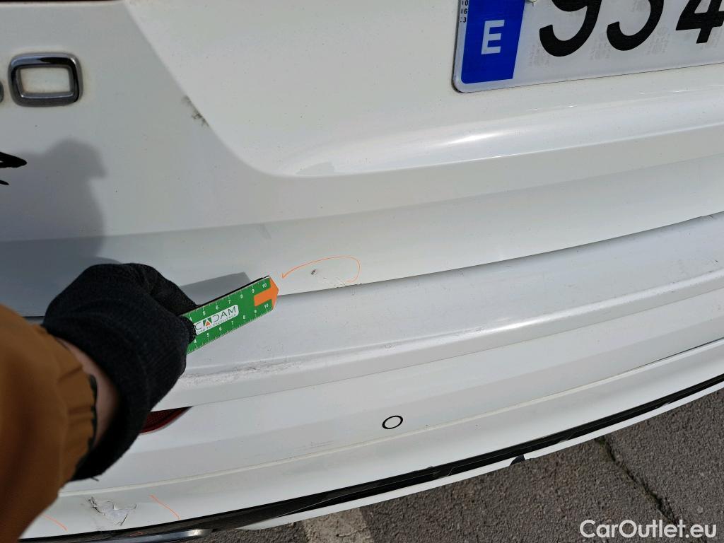  Volvo  XC60 VOLVO  / 2017 / 5P / todoterreno 2.0 D4 AWD R-Design B Auto #9