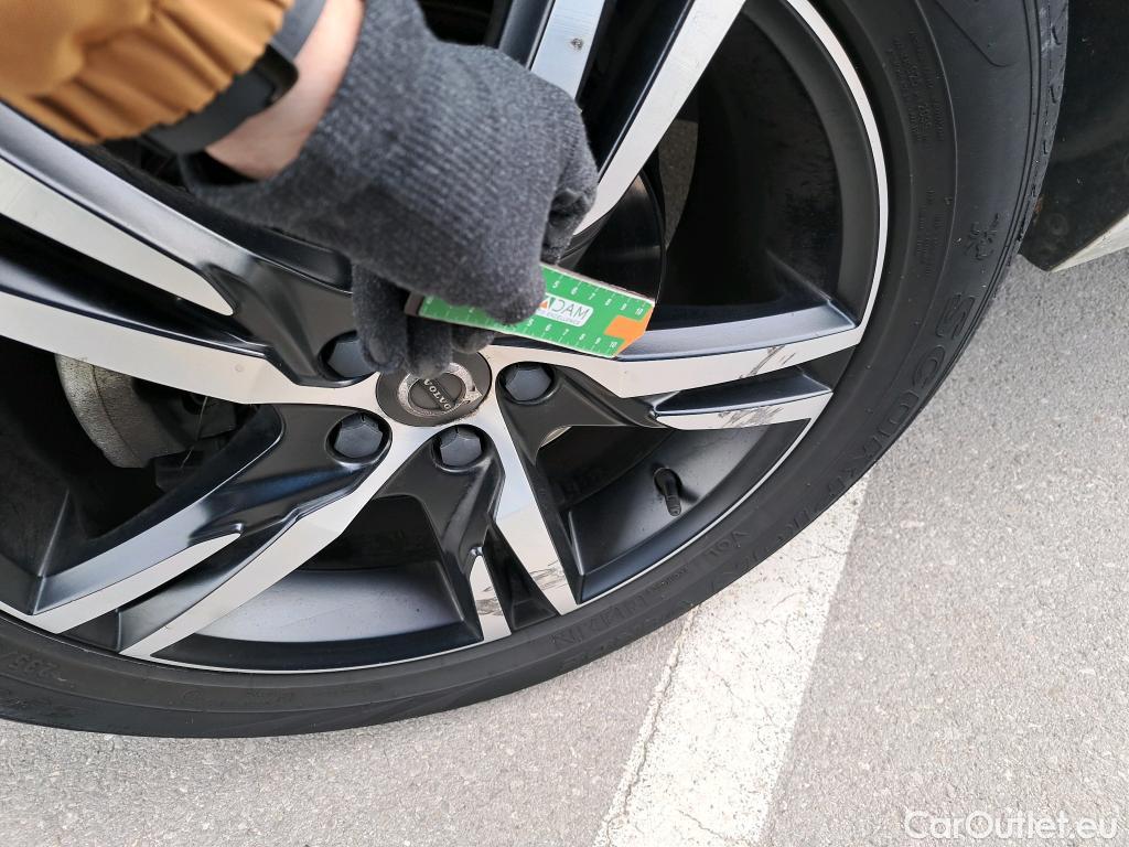  Volvo  XC60 VOLVO  / 2017 / 5P / todoterreno 2.0 D4 AWD R-Design B Auto #20