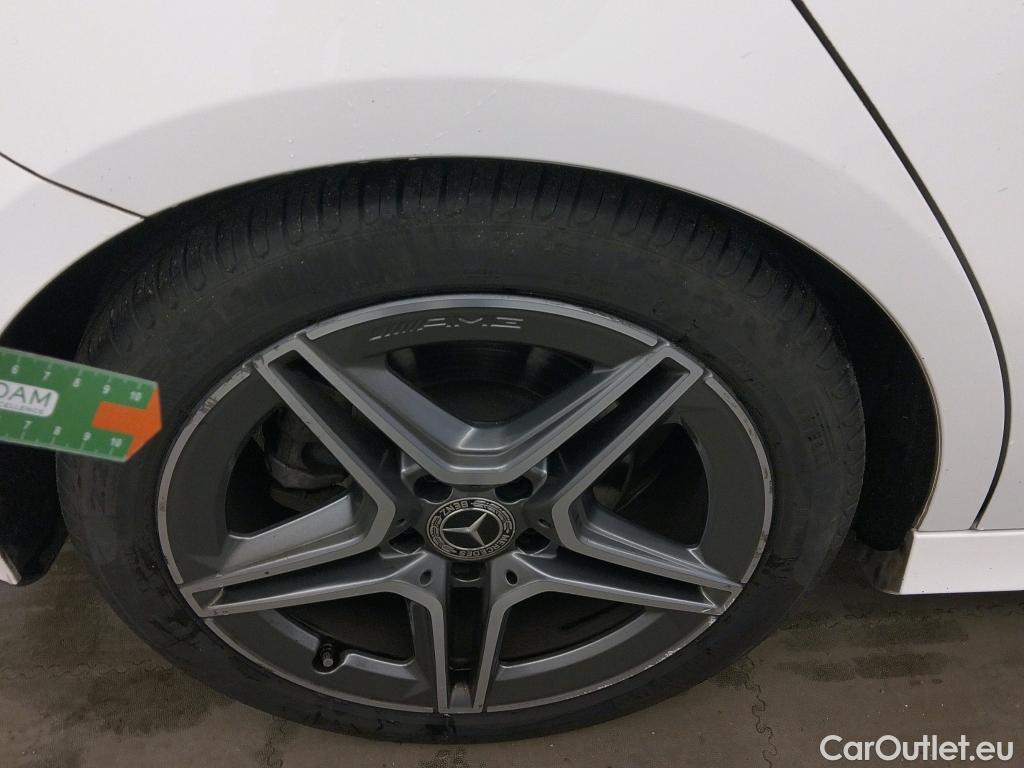  Mercedes  A-Klasse MERCEDES-BENZ Clase A / 2018 / 5P / berlina con portón A 200 d 4MATIC #8