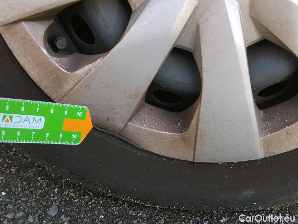  Toyota  Corolla TOYOTA  / 2019 / 5P / familiar 1.8 125H BUSINESS E-CVT TOURING SPORT #24