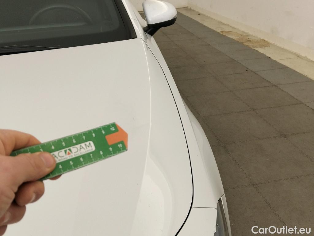  Mercedes  A-Klasse MERCEDES-BENZ Clase A / 2018 / 4P / sedán Sedán A 250 e #4