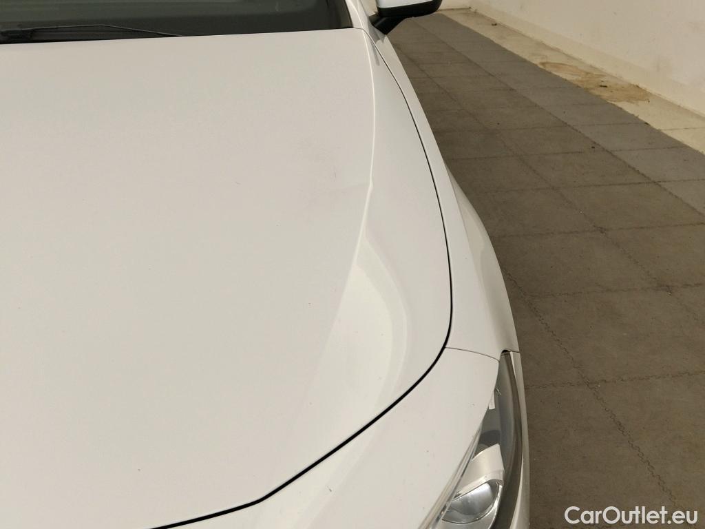  Mercedes  A-Klasse MERCEDES-BENZ Clase A / 2018 / 4P / sedán Sedán A 250 e #3