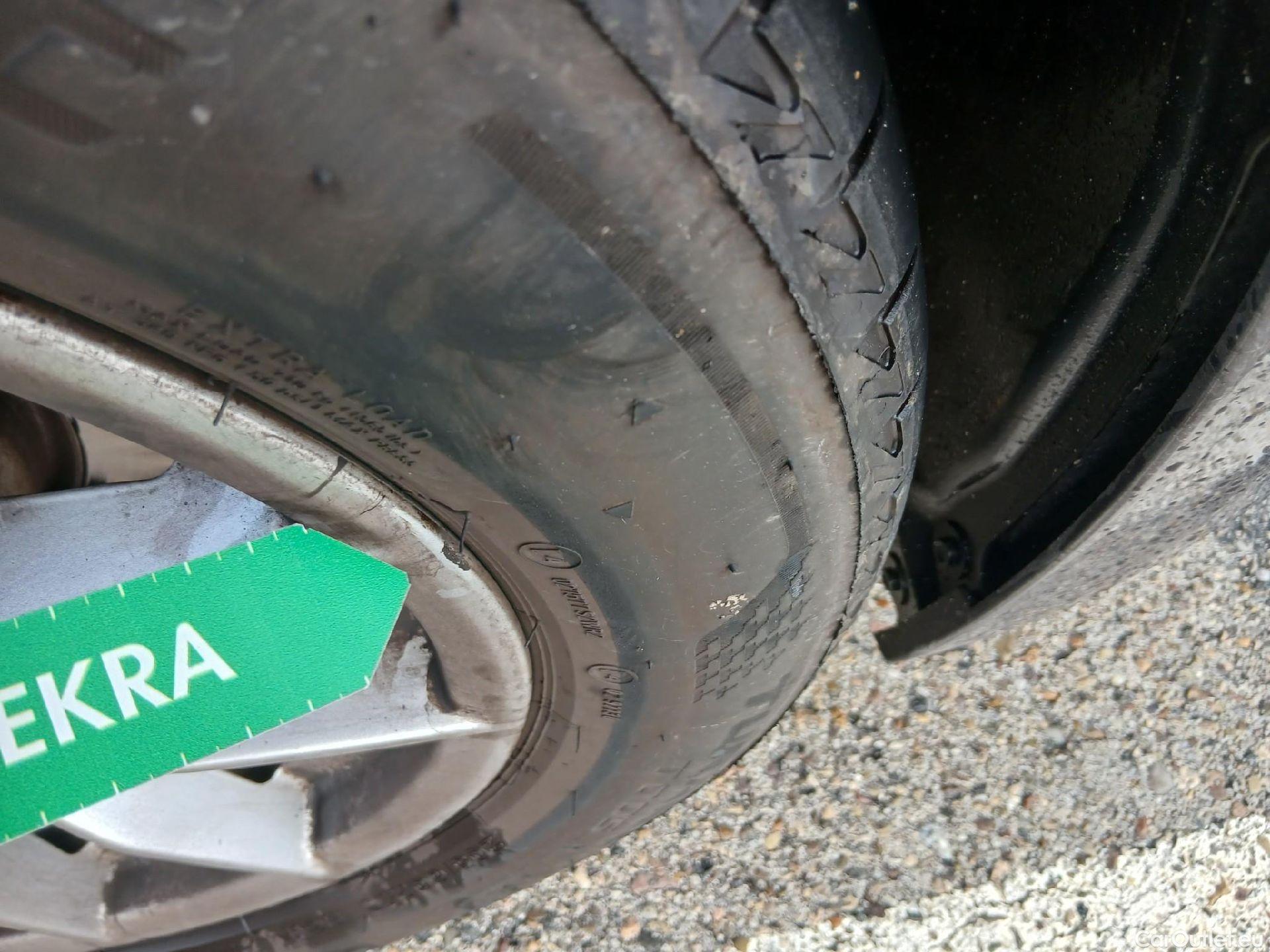  Bmw  Serie 3 BMW  / 2018 / 4P / sedán 318d Auto. #1