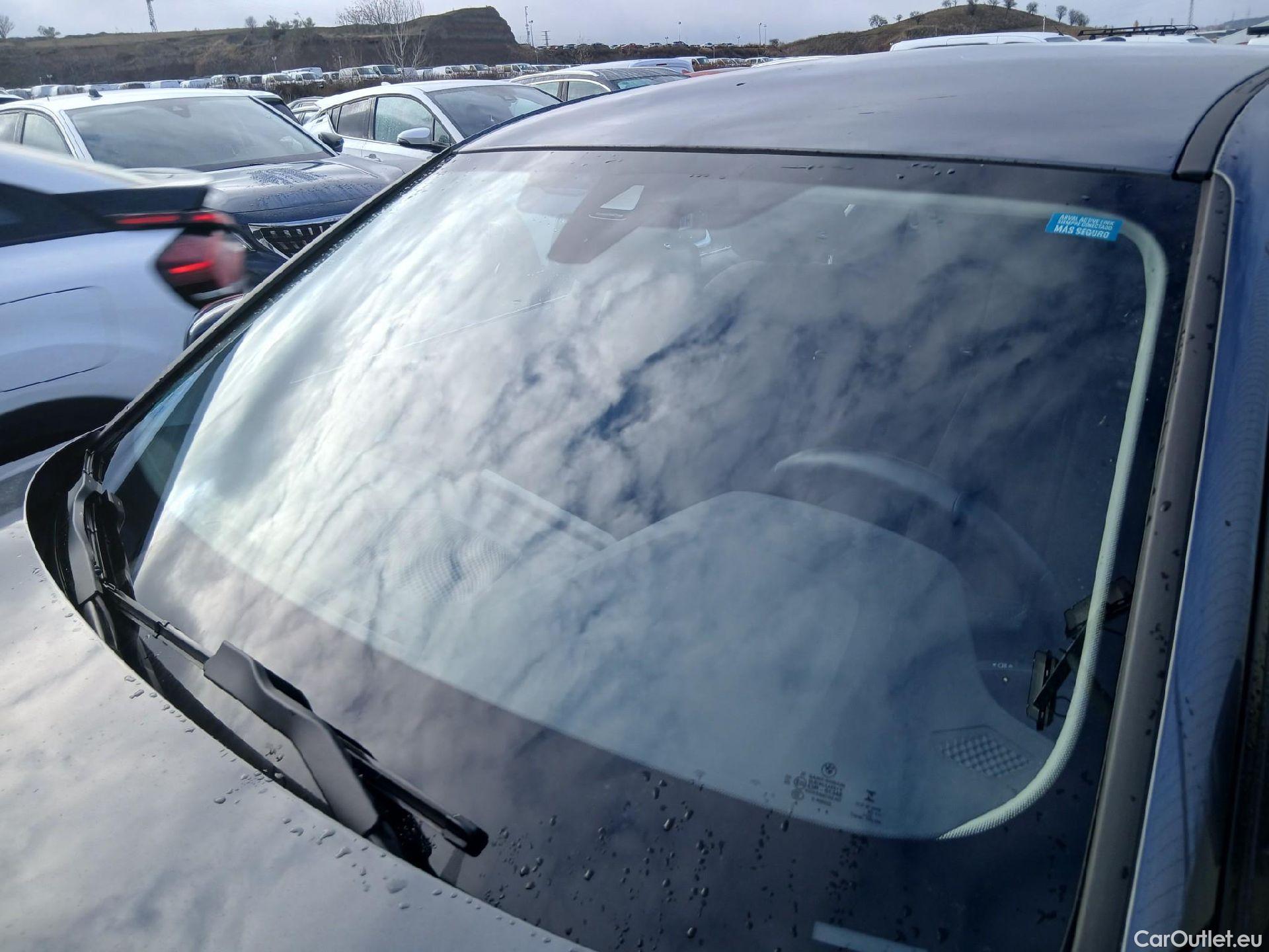  Bmw  Serie 3 BMW  / 2018 / 4P / sedán 318d Auto. #3