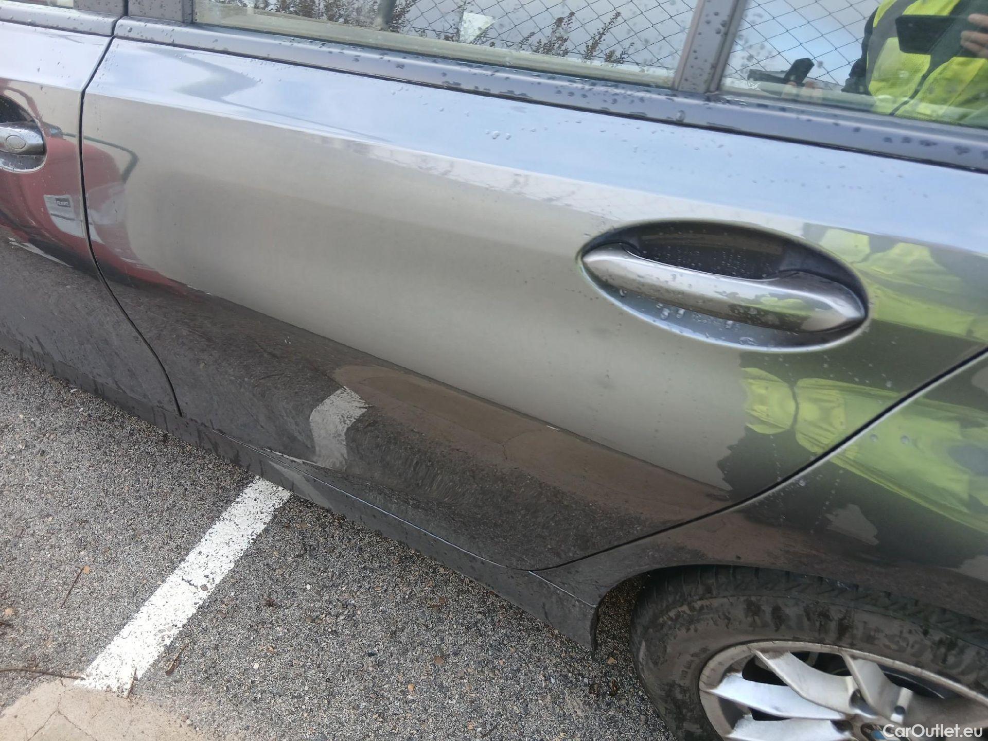  Bmw  Serie 3 BMW  / 2018 / 4P / sedán 318d Auto. #7