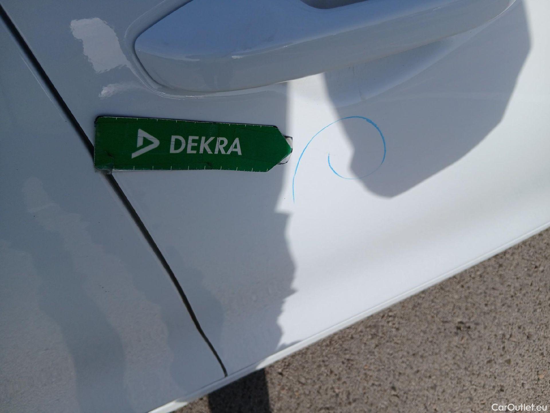  KIA  Cee'd KIA Ceed / 2021 / 5P / berlina con portón 1.6 MHEV iMT 100kW (136CV) Drive #25