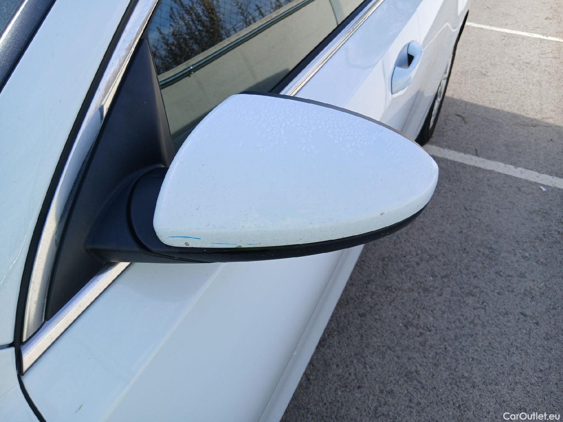  KIA  Cee'd KIA Ceed / 2021 / 5P / berlina con portón 1.6 MHEV iMT 100kW (136CV) Drive #7