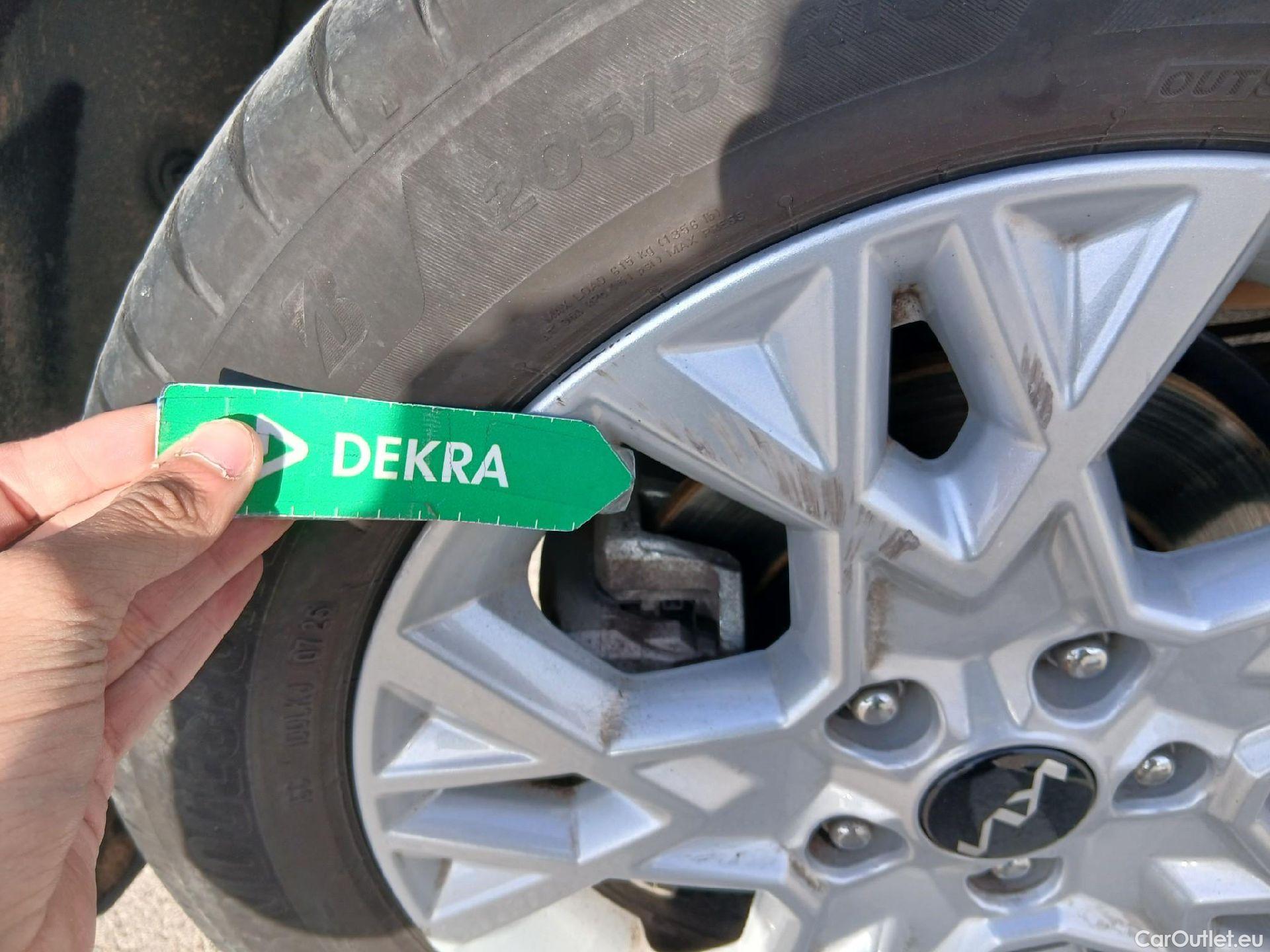  KIA  Cee'd KIA Ceed / 2021 / 5P / berlina con portón 1.6 MHEV iMT 100kW (136CV) Drive #19