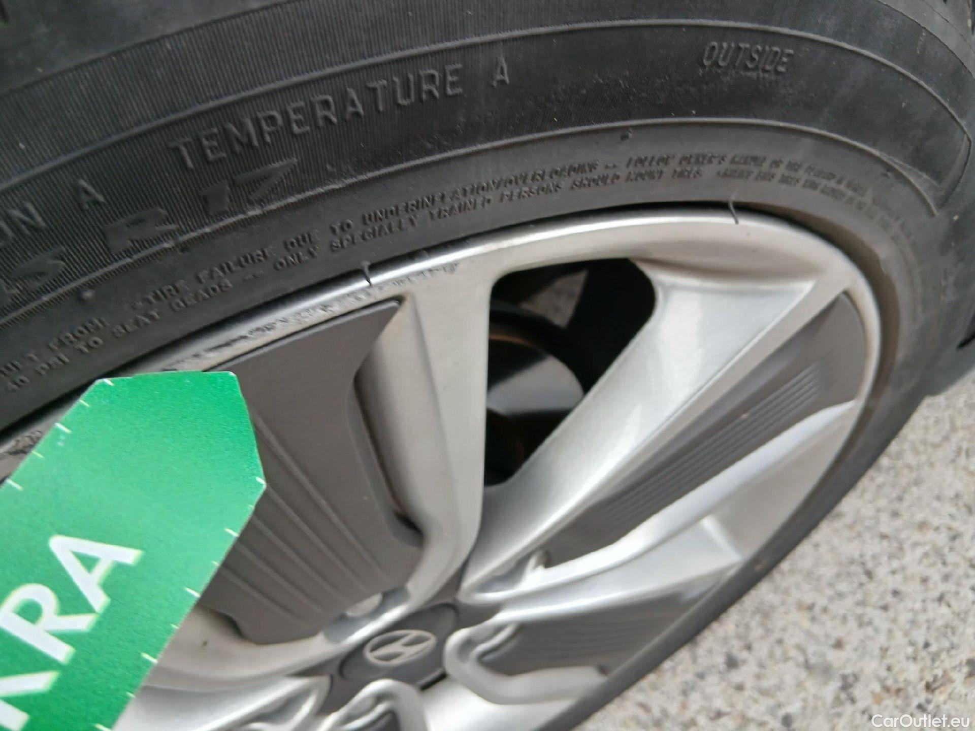  Hyundai   Ioniq HYUNDAI / 2016 / 5P / berlina con portón 1.6 GDI HEV Tecno DCT (AC) #3