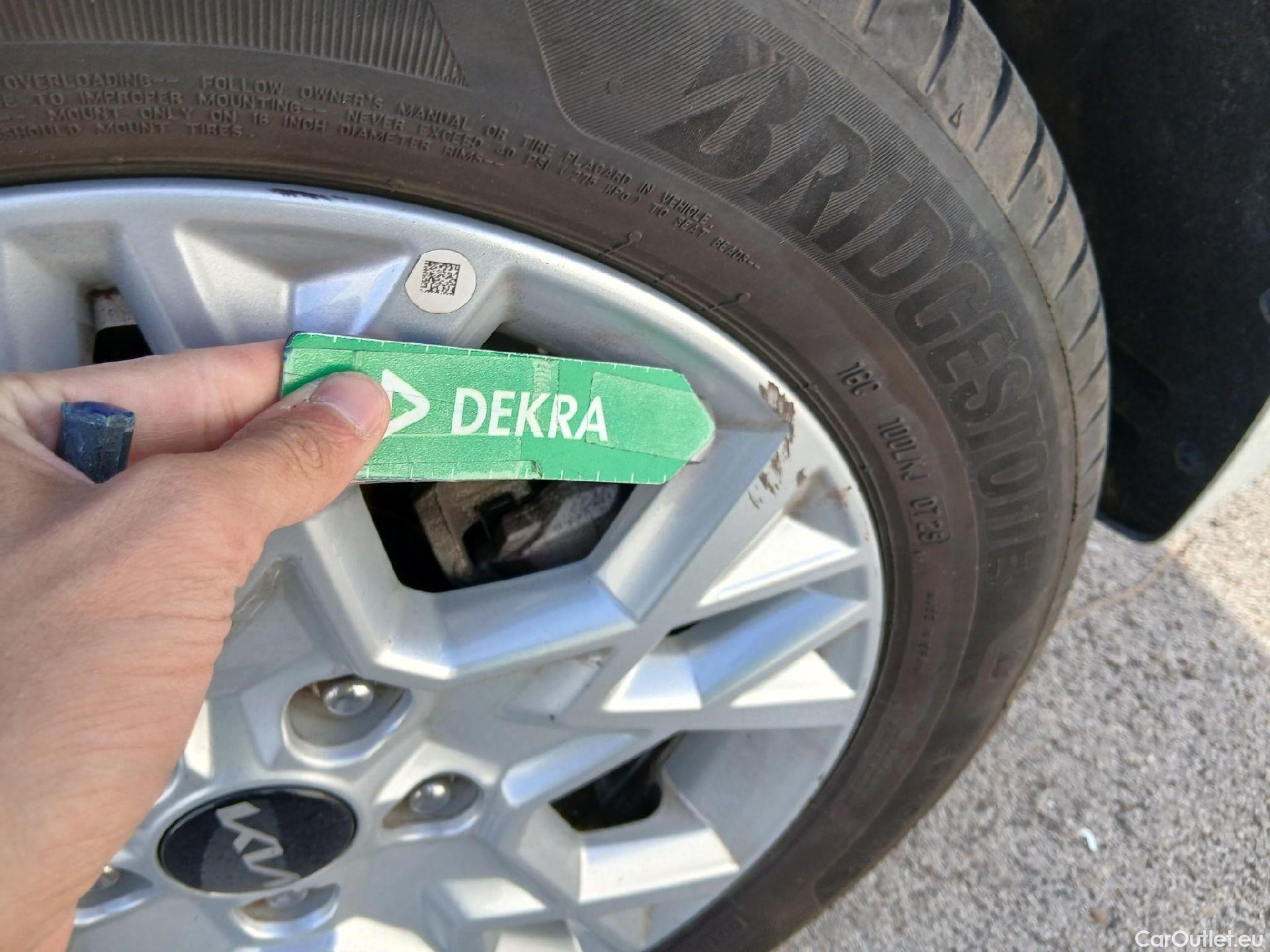  KIA  Cee'd KIA Ceed / 2021 / 5P / berlina con portón 1.6 MHEV iMT 100kW (136CV) Drive #13