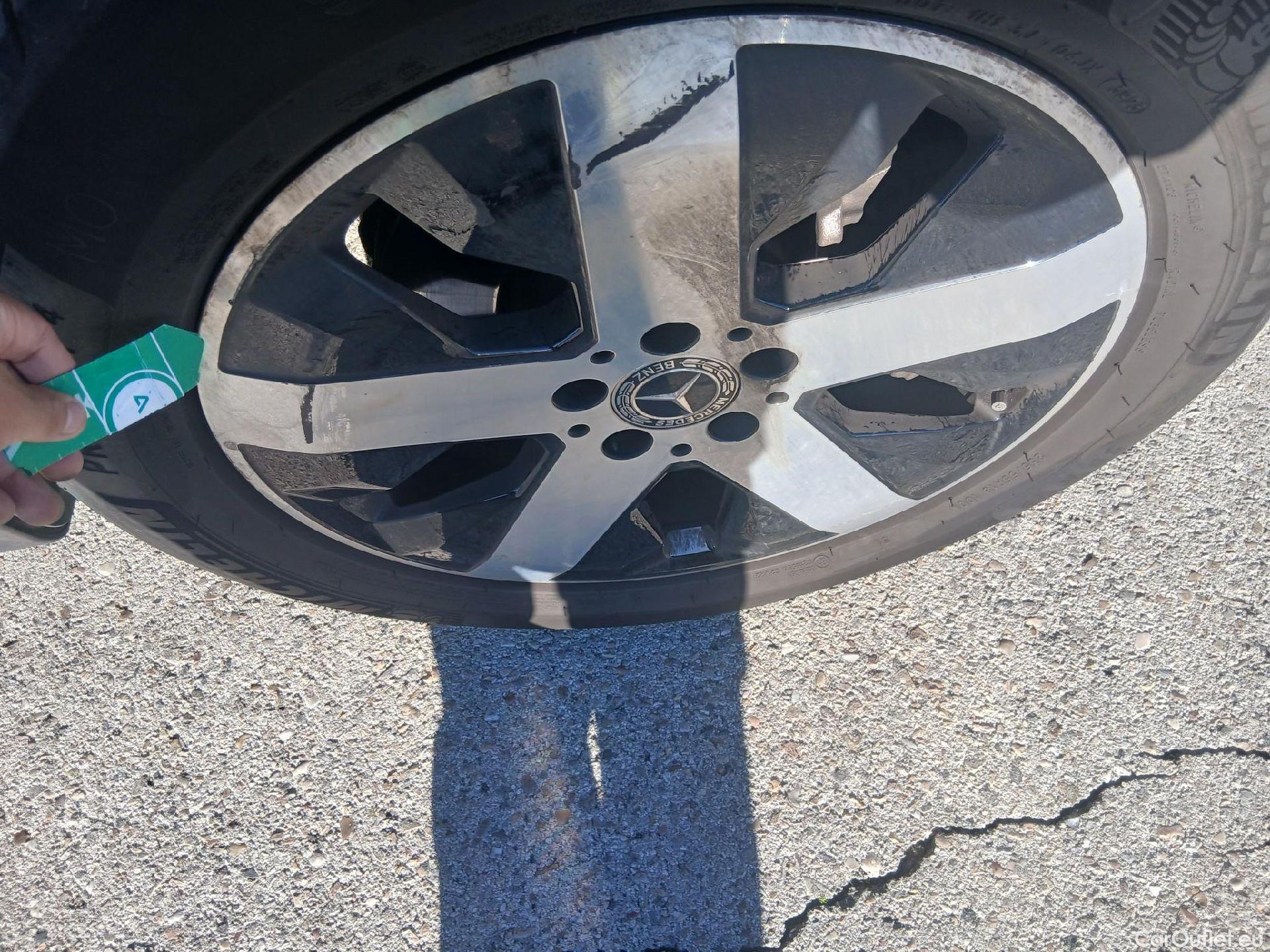  Mercedes  GLB MERCEDES-BENZ  / 2019 / 5P / todoterreno 2.0  220 D 4MATIC DCT 140KW (190CV) #27