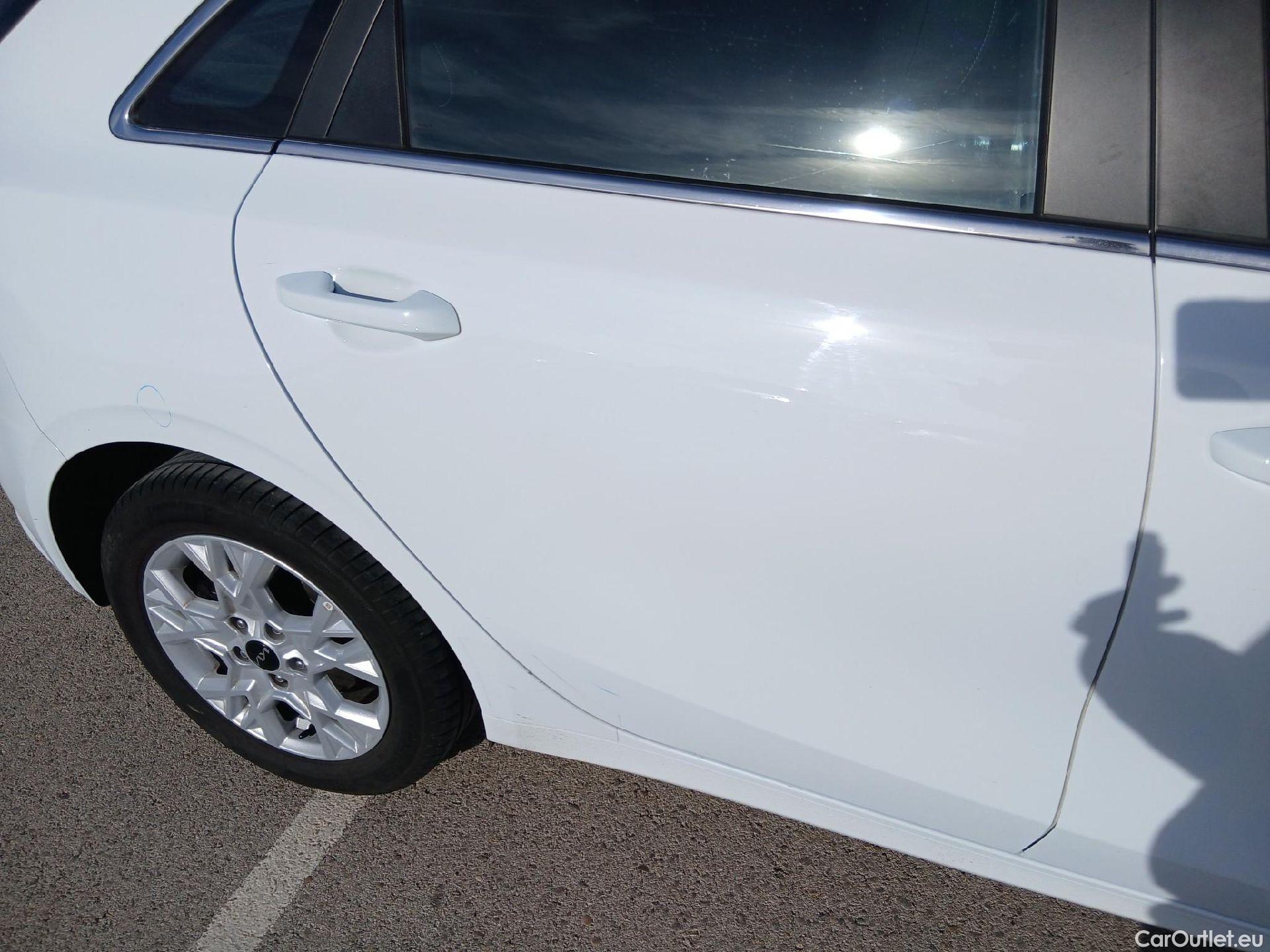  KIA  Cee'd KIA Ceed / 2021 / 5P / berlina con portón 1.6 MHEV iMT 100kW (136CV) Drive #22