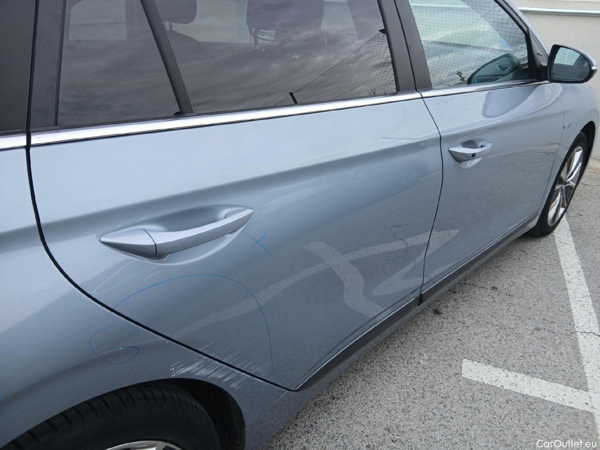  Hyundai   Ioniq HYUNDAI / 2016 / 5P / berlina con portón 1.6 GDI HEV Tecno DCT (AC) #24