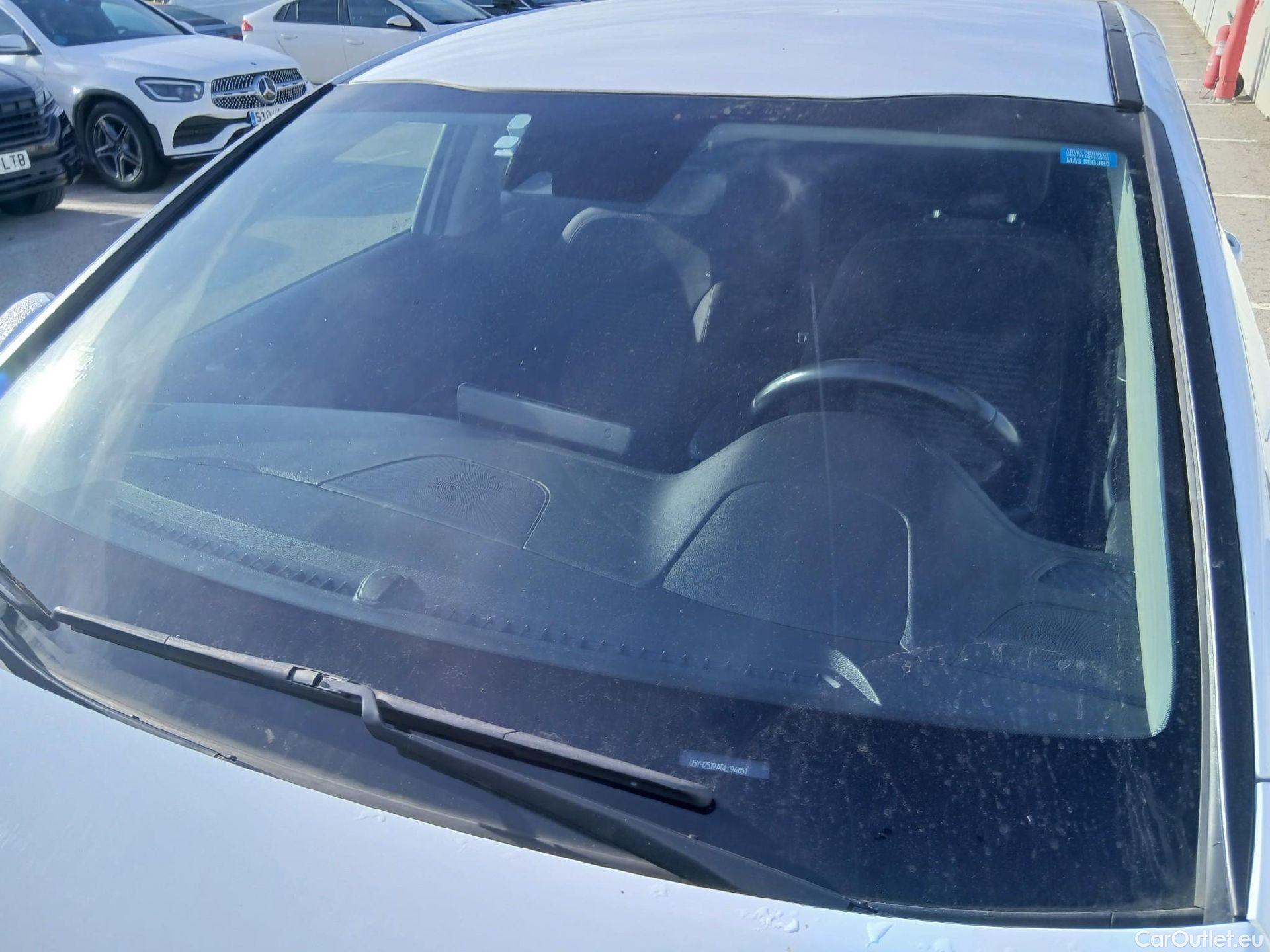  KIA  Cee'd KIA Ceed / 2021 / 5P / berlina con portón 1.6 MHEV iMT 100kW (136CV) Drive #5