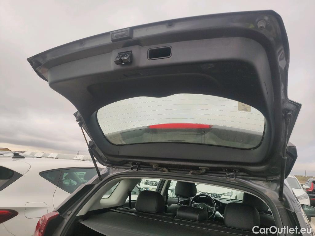  KIA  Niro KIA  / 2019 / 5P / crossover 1.6 GDi PHEV 104kW (141CV) Drive #17