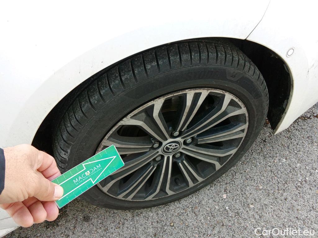  Toyota  Corolla TOYOTA  / 2019 / 5P / familiar 2.0 180H ADVANCE E-CVT TOURING SPORT #13