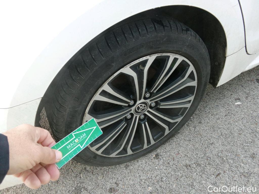  Toyota  Corolla TOYOTA  / 2019 / 5P / familiar 2.0 180H ADVANCE E-CVT TOURING SPORT #11